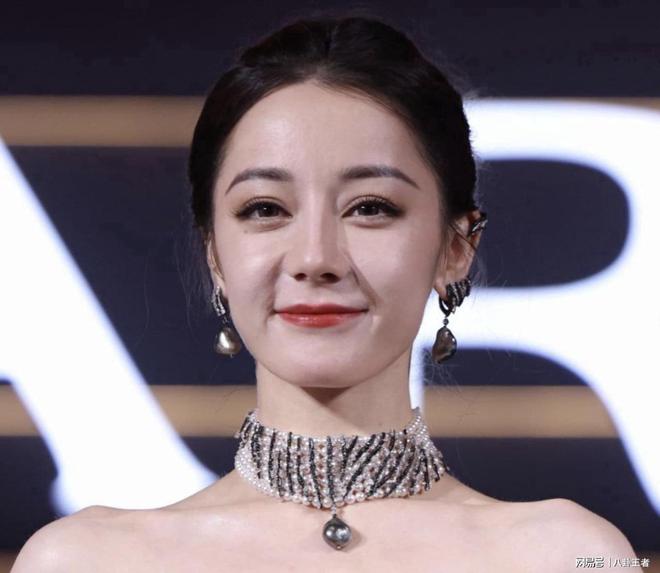 态不佳与精修图差距大急需作品回血龙8囯际迪丽热巴最新生图!脸部状