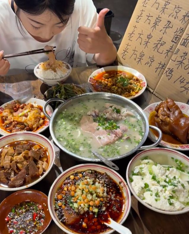 么玩去哪些旅游景点适合纯玩团价格龙8游戏进入带小孩去四川旅游怎(图1)