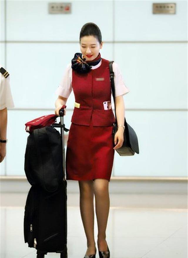 出现人的手臂148人命悬一线机长机智应对long88龙8国际空中惊魂：飞机窗外(图2)