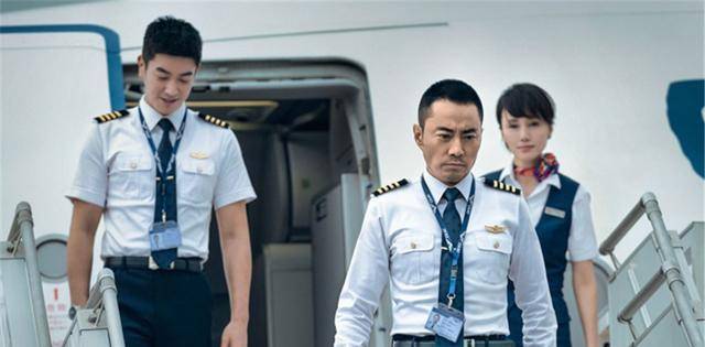 出现人的手臂148人命悬一线机长机智应对long88龙8国际空中惊魂：飞机窗外(图6)